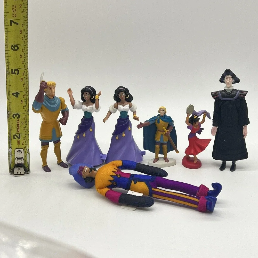 Disney Hunchback of Notre Dame Toy Lot Of‎ 7 Figures Cake Toopers